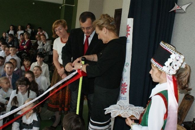 „Psiękne, bo kurpsioskie” – niezwykła wystawa w SP nr 10 (11.05.2010) - zdjęcie #21 - eOstroleka.pl