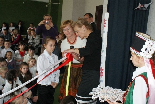 „Psiękne, bo kurpsioskie” – niezwykła wystawa w SP nr 10 (11.05.2010) - zdjęcie #19 - eOstroleka.pl