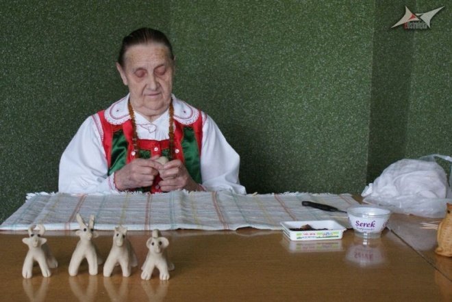 „Psiękne, bo kurpsioskie” – niezwykła wystawa w SP nr 10 (11.05.2010) - zdjęcie #16 - eOstroleka.pl