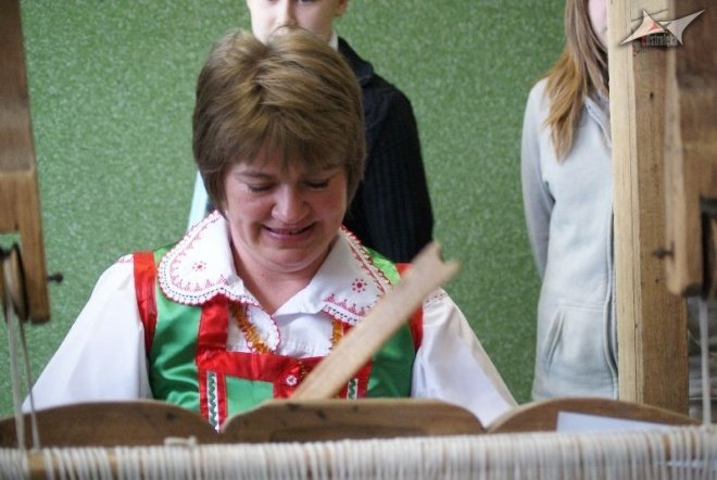 „Psiękne, bo kurpsioskie” – niezwykła wystawa w SP nr 10 (11.05.2010) - zdjęcie #9 - eOstroleka.pl