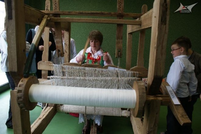„Psiękne, bo kurpsioskie” – niezwykła wystawa w SP nr 10 (11.05.2010) - zdjęcie #7 - eOstroleka.pl