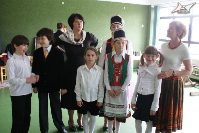 „Psiękne, bo kurpsioskie” – niezwykła wystawa w SP nr 10 (11.05.2010) - zdjęcie #6 - eOstroleka.pl
