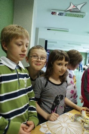 „Psiękne, bo kurpsioskie” – niezwykła wystawa w SP nr 10 (11.05.2010) - zdjęcie #2 - eOstroleka.pl