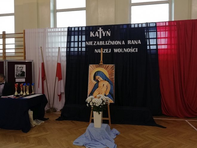 Uczniowie SP w Wykrocie pamiętają o ofiarach Katynia [30.04.2018] - zdjęcie #2 - eOstroleka.pl