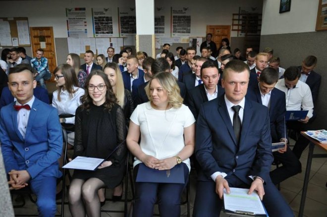 Rozdanie świadectw maturalnych w ZSP w Kadzidle [01.05.2018] - zdjęcie #3 - eOstroleka.pl