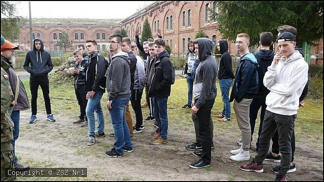 Uczniowie ZSZ nr 1 z wizytą na poligonie w Bemowie Piskim [04.05.2018] - zdjęcie #29 - eOstroleka.pl