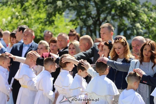 Pierwsza Komunia Święta w parafii pw. Zbawiciela Świata [06.05.2018] - zdjęcie #17 - eOstroleka.pl