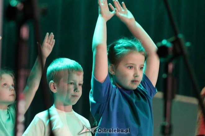 Występy przedszkolaków w OCK [09.05.2018] - zdjęcie #47 - eOstroleka.pl