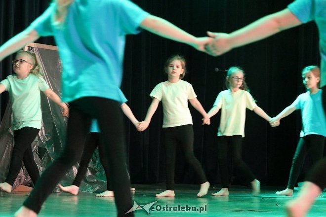 Występy przedszkolaków w OCK [09.05.2018] - zdjęcie #49 - eOstroleka.pl
