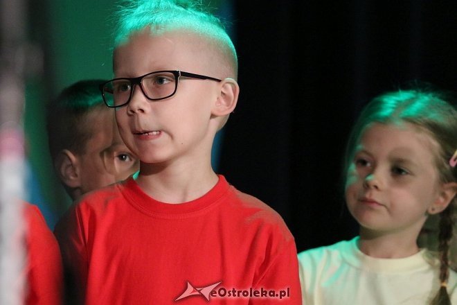 Występy przedszkolaków w OCK [09.05.2018] - zdjęcie #60 - eOstroleka.pl