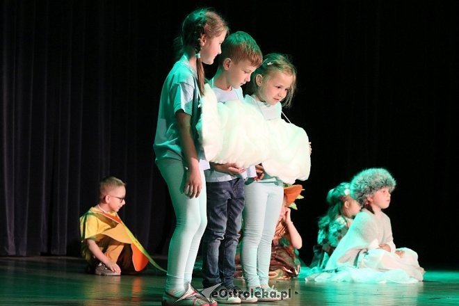 Występy przedszkolaków w OCK [09.05.2018] - zdjęcie #79 - eOstroleka.pl