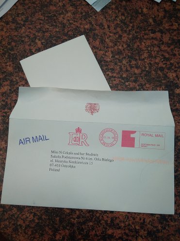Uczniowie „szóstki” otrzymali list od angielskiej królowej Elżbiety II [10.05.2018] - zdjęcie #1 - eOstroleka.pl