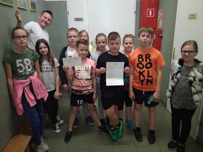 Uczniowie „szóstki” otrzymali list od angielskiej królowej Elżbiety II [10.05.2018] - zdjęcie #4 - eOstroleka.pl