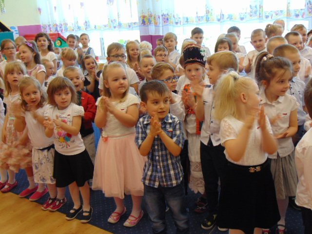 „Mały przedszkolak – wielki patriota” [10.05.2018] - zdjęcie #6 - eOstroleka.pl