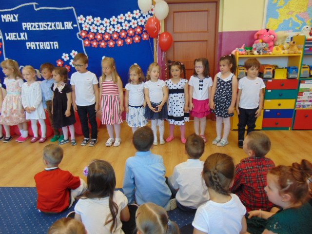 „Mały przedszkolak – wielki patriota” [10.05.2018] - zdjęcie #11 - eOstroleka.pl