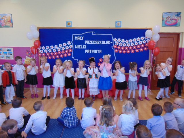 „Mały przedszkolak – wielki patriota” [10.05.2018] - zdjęcie #17 - eOstroleka.pl