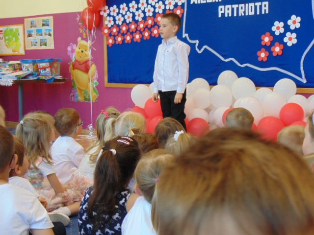 „Mały przedszkolak – wielki patriota” [10.05.2018] - zdjęcie #20 - eOstroleka.pl