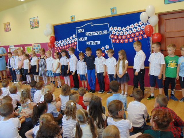 „Mały przedszkolak – wielki patriota” [10.05.2018] - zdjęcie #21 - eOstroleka.pl