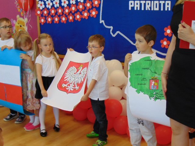 „Mały przedszkolak – wielki patriota” [10.05.2018] - zdjęcie #28 - eOstroleka.pl