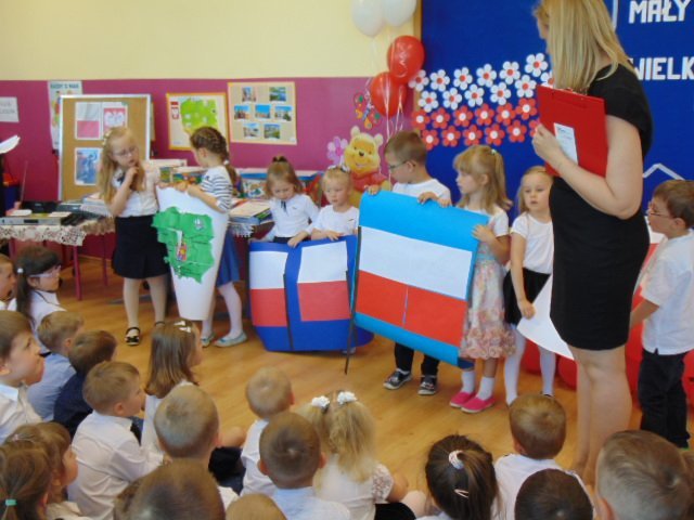 „Mały przedszkolak – wielki patriota” [10.05.2018] - zdjęcie #29 - eOstroleka.pl