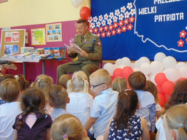 „Mały przedszkolak – wielki patriota” [10.05.2018] - zdjęcie #35 - eOstroleka.pl