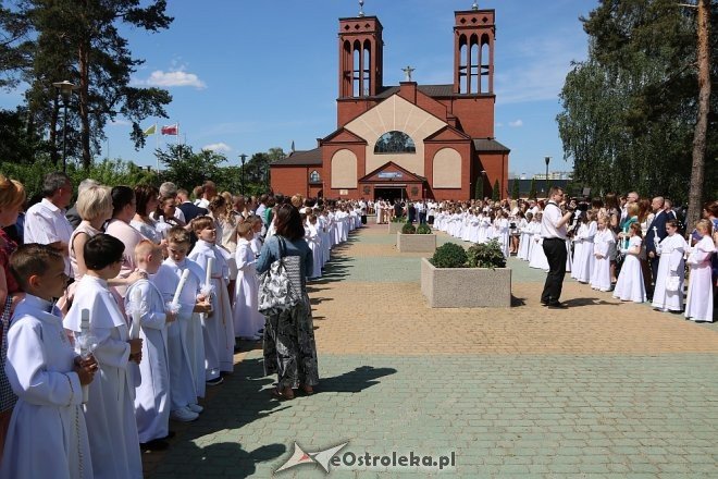 Komunia w parafii pw. Zbawiciela Świata w Ostrołęce [13.05.2018] - zdjęcie #25 - eOstroleka.pl