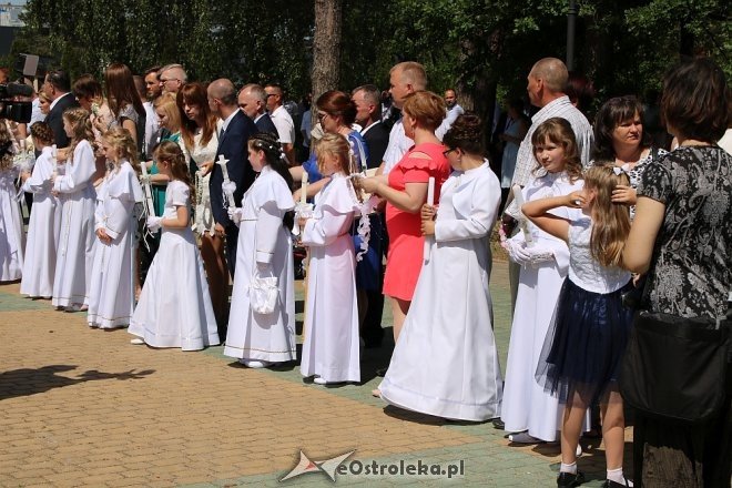 Komunia w parafii pw. Zbawiciela Świata w Ostrołęce [13.05.2018] - zdjęcie #26 - eOstroleka.pl