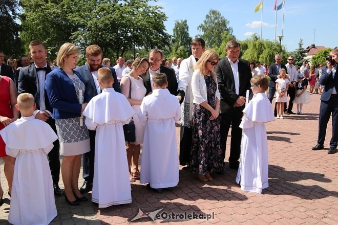Komunia w parafii pw. Zbawiciela Świata w Ostrołęce [13.05.2018] - zdjęcie #55 - eOstroleka.pl