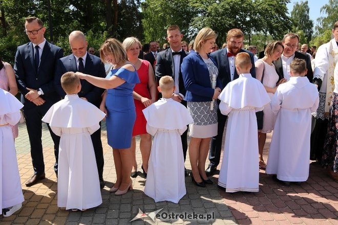 Komunia w parafii pw. Zbawiciela Świata w Ostrołęce [13.05.2018] - zdjęcie #62 - eOstroleka.pl