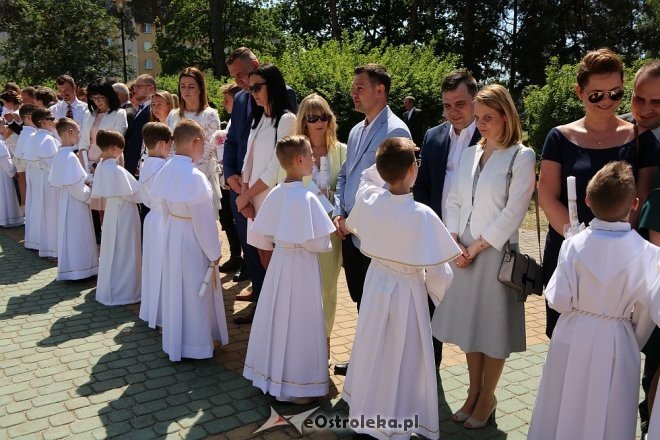 Komunia w parafii pw. Zbawiciela Świata w Ostrołęce [13.05.2018] - zdjęcie #60 - eOstroleka.pl