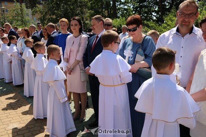Komunia w parafii pw. Zbawiciela Świata w Ostrołęce [13.05.2018] - zdjęcie #66 - eOstroleka.pl