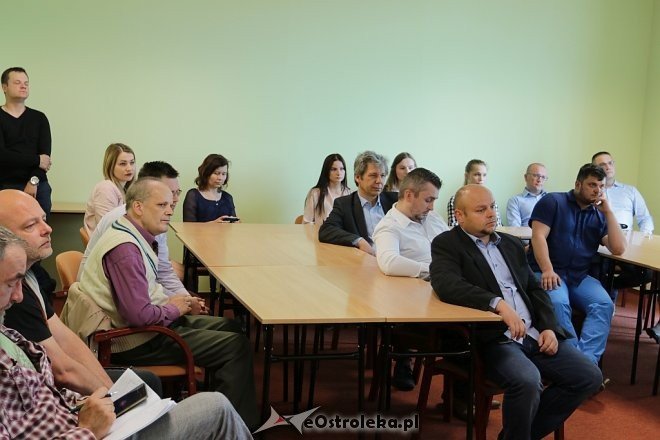 Spotkanie z posłem Łukaszem Rzepeckim [21.05.2018] - zdjęcie #9 - eOstroleka.pl