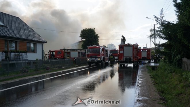 Pożar w Obierwi. Trwa akcja gaśnicza [22.05.2018] - zdjęcie #1 - eOstroleka.pl