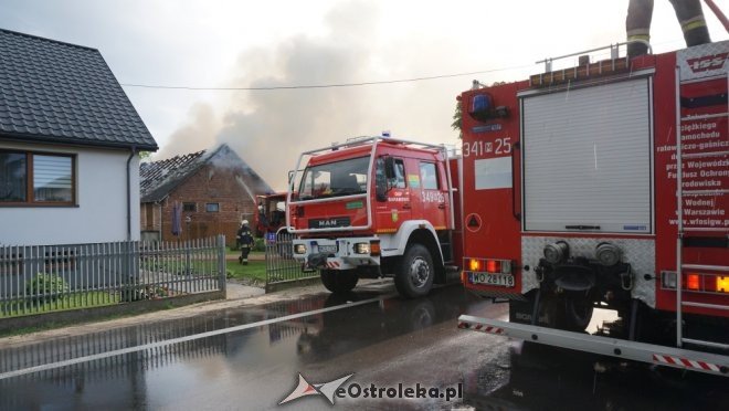 Pożar w Obierwi. Trwa akcja gaśnicza [22.05.2018] - zdjęcie #3 - eOstroleka.pl