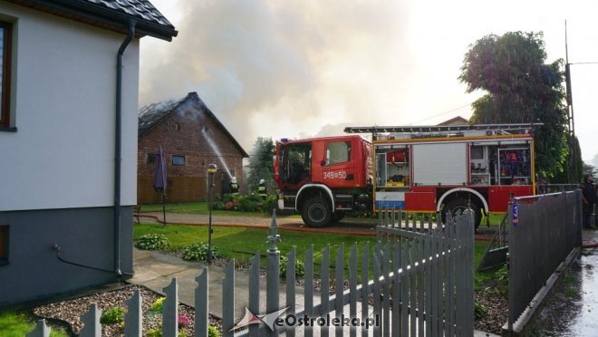 Pożar w Obierwi. Trwa akcja gaśnicza [22.05.2018] - zdjęcie #5 - eOstroleka.pl