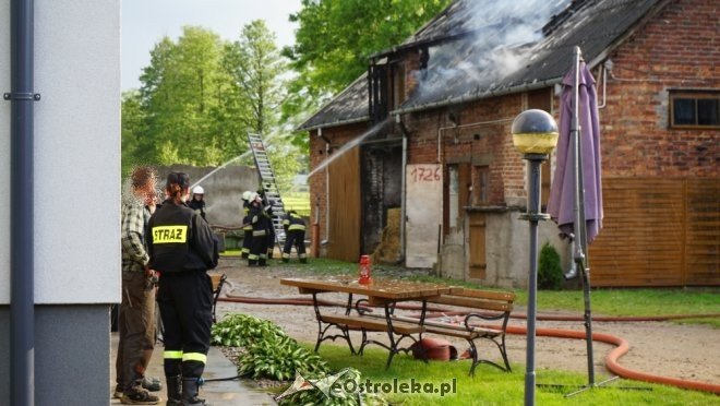 Pożar w Obierwi. Trwa akcja gaśnicza [22.05.2018] - zdjęcie #8 - eOstroleka.pl
