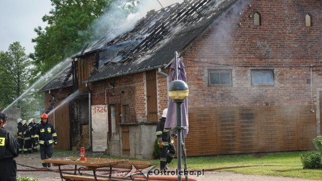 Pożar w Obierwi. Trwa akcja gaśnicza [22.05.2018] - zdjęcie #9 - eOstroleka.pl