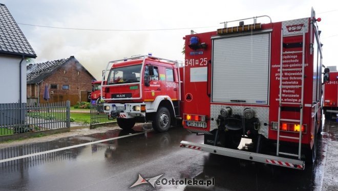 Pożar w Obierwi. Trwa akcja gaśnicza [22.05.2018] - zdjęcie #14 - eOstroleka.pl