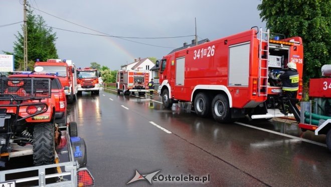 Pożar w Obierwi. Trwa akcja gaśnicza [22.05.2018] - zdjęcie #16 - eOstroleka.pl