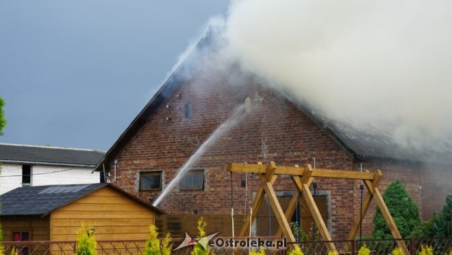 Pożar w Obierwi. Trwa akcja gaśnicza [22.05.2018] - zdjęcie #17 - eOstroleka.pl