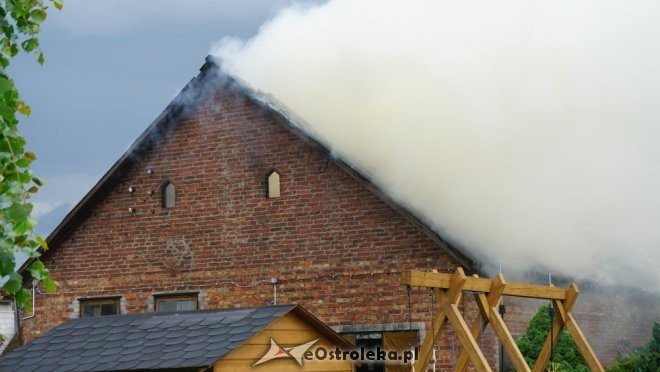 Pożar w Obierwi. Trwa akcja gaśnicza [22.05.2018] - zdjęcie #21 - eOstroleka.pl