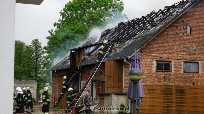Pożar w Obierwi. Trwa akcja gaśnicza [22.05.2018] - zdjęcie #28 - eOstroleka.pl