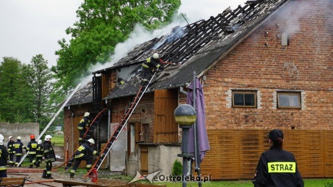 Pożar w Obierwi. Trwa akcja gaśnicza [22.05.2018] - zdjęcie #30 - eOstroleka.pl