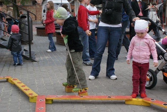 Dni Ostrołęki - Warsztaty cyrkowe (15.05.2010) - zdjęcie #8 - eOstroleka.pl
