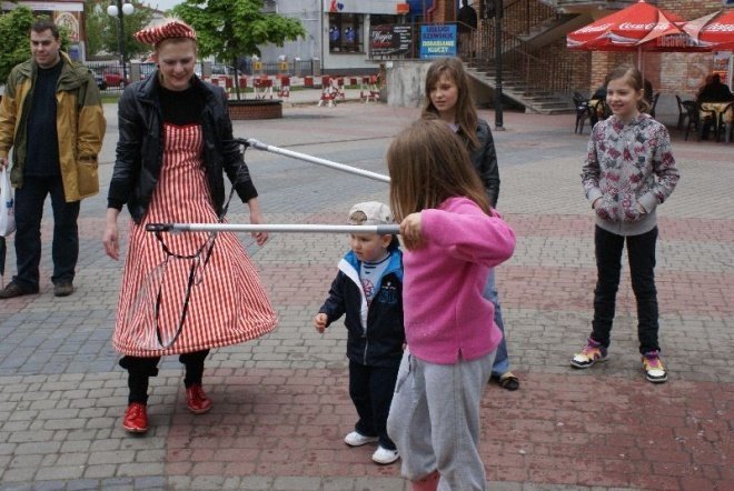 Dni Ostrołęki - Warsztaty cyrkowe (15.05.2010) - zdjęcie #13 - eOstroleka.pl