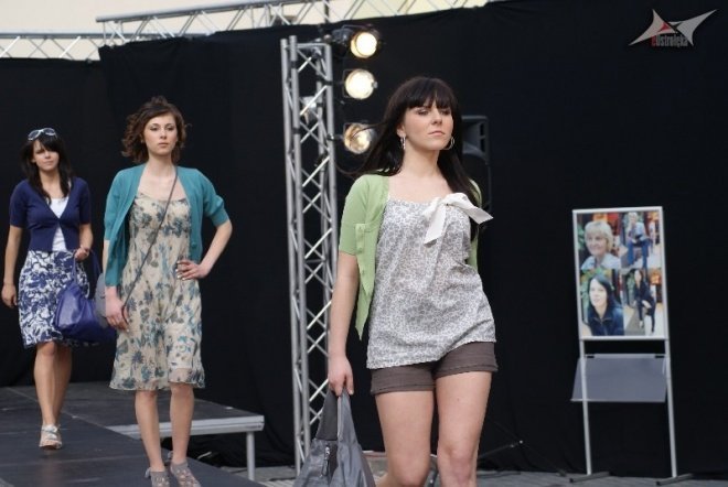 Pokaz mody w Galerii Alius (15.05.2010) - zdjęcie #60 - eOstroleka.pl