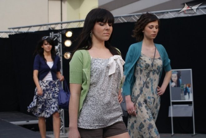 Pokaz mody w Galerii Alius (15.05.2010) - zdjęcie #61 - eOstroleka.pl