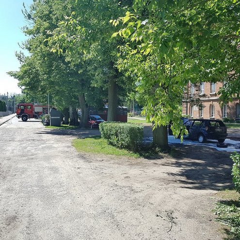 Pożar „osobówki” na osiedlu Wojciechowice [29.05.2018] - zdjęcie #1 - eOstroleka.pl