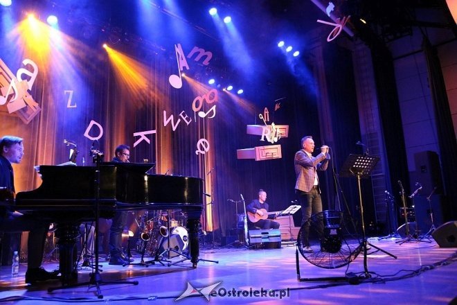 Robert Mróz, dr pulmonolog zaśpiewał dla ostrołęckich artystów i działaczy kultury [29.05.2018] - zdjęcie #8 - eOstroleka.pl