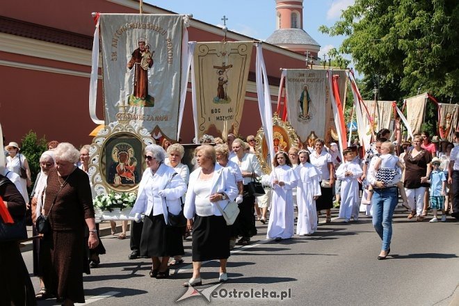 Procesja Bożego Ciała w parafi pw. św. Antoniego w Ostrołęce [31.05.2018] - zdjęcie #36 - eOstroleka.pl